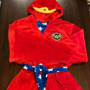 Wonder Woman Women’s Robe Great Condition
